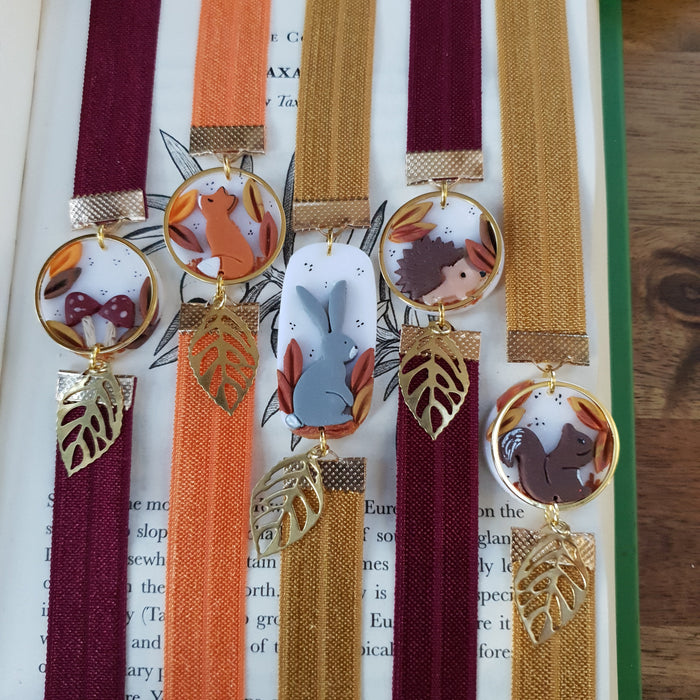 Autumnal elastic ribbon bookmarks adjustable with different subjects / handmade from polymer clay motifs forest
