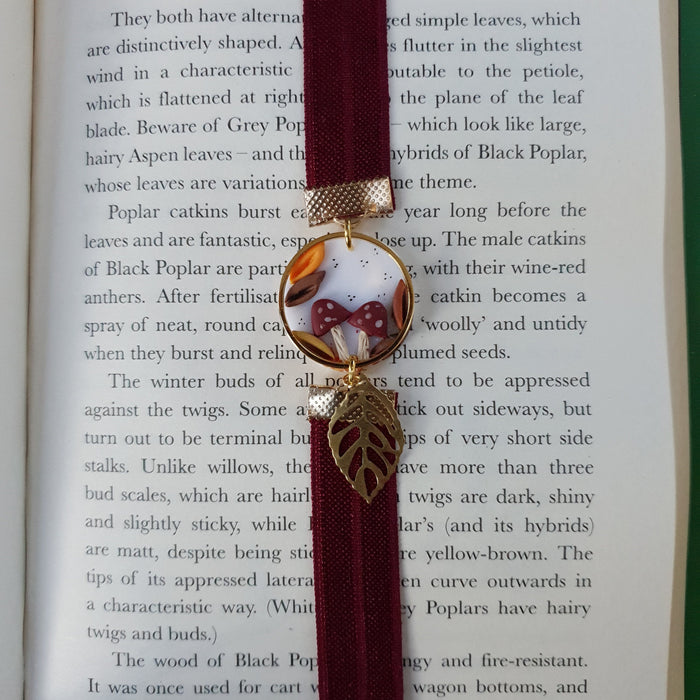 Autumnal elastic ribbon bookmarks adjustable with different subjects / handmade from polymer clay motifs forest
