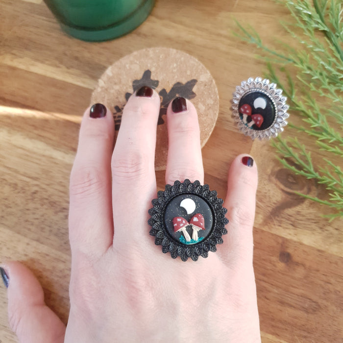 Adjustable rings with mushrooms / nature woodlands forest leaves