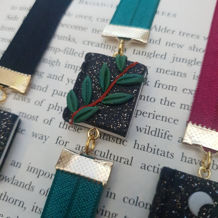 Tiny dreamy books elastic ribbon bookmarks adjustable with different subjects / handmade from polymer clay motifs forest