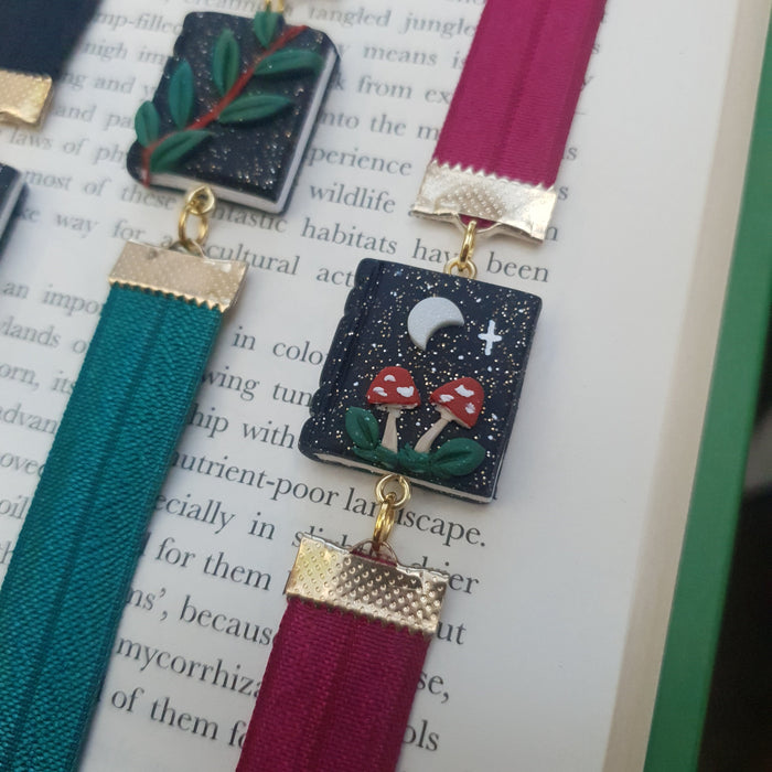 Tiny dreamy books elastic ribbon bookmarks adjustable with different subjects / handmade from polymer clay motifs forest