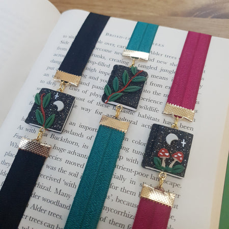 Tiny dreamy books elastic ribbon bookmarks adjustable with different subjects / handmade from polymer clay motifs forest