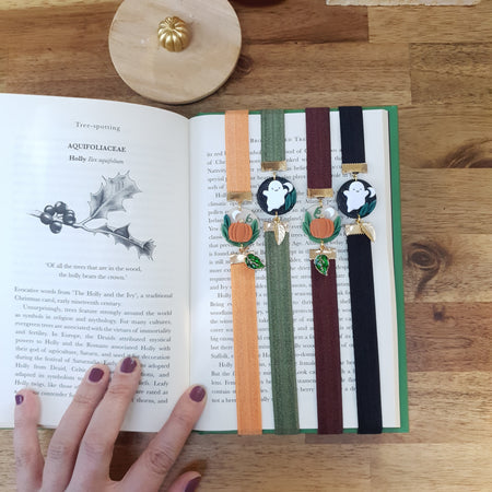 Halloween elastic ribbon bookmarks adjustable with different subjects / handmade from polymer clay motifs forest