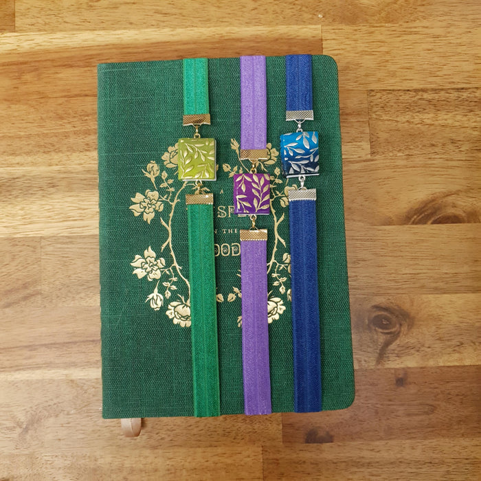 Leafy books elastic ribbon bookmarks adjustable / handmade from polymer clay motifs forest