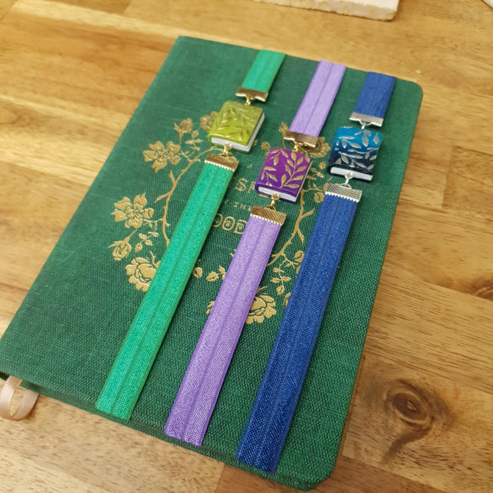 Leafy books elastic ribbon bookmarks adjustable / handmade from polymer clay motifs forest