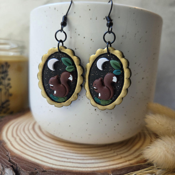 Squirrel frame earrings / nature woodlands and forest